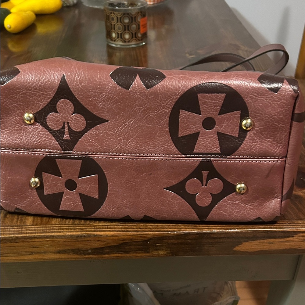 OBO ON THIS Elegant Designer Monogram Shoulder Bag in Burgundy and Black - Picture 4 of 6